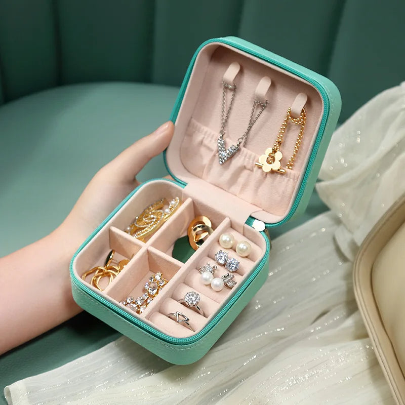 Portable Mini Leather Jewellery Organizer (Random Color)